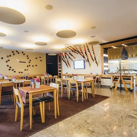 فندق Eurostars Uhotel