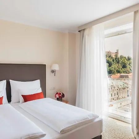 מלון Eurostars Uhotel 4*