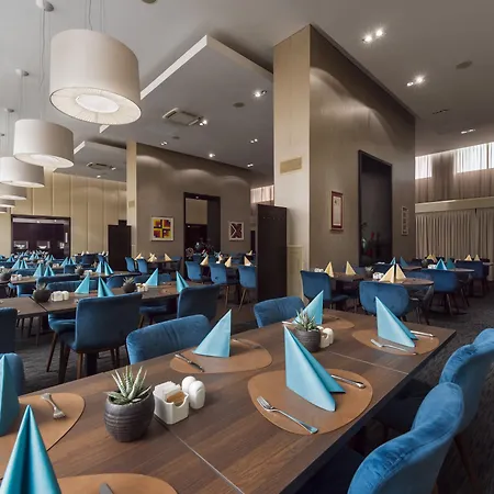 מלון Eurostars Uhotel