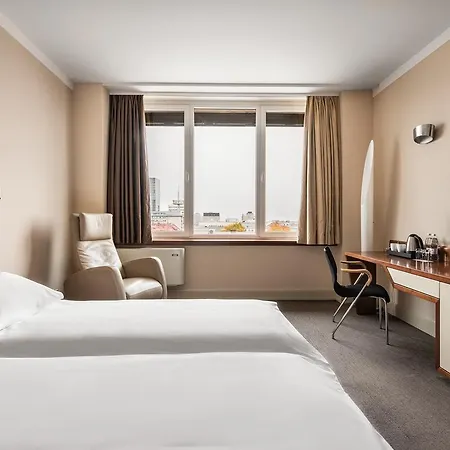 מלון Eurostars Uhotel 4*