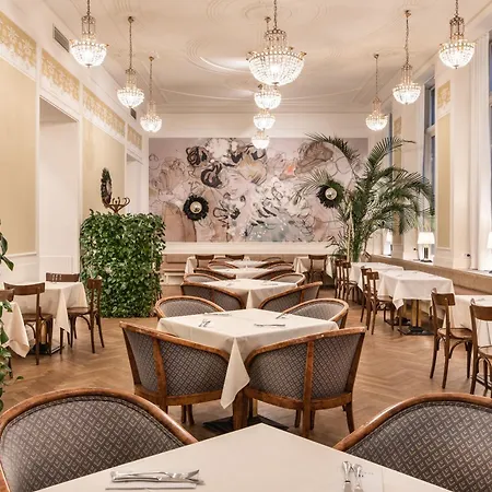 מלון Eurostars Uhotel 4*