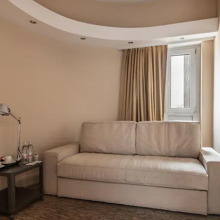 Eurostars Uhotel מלון 4*