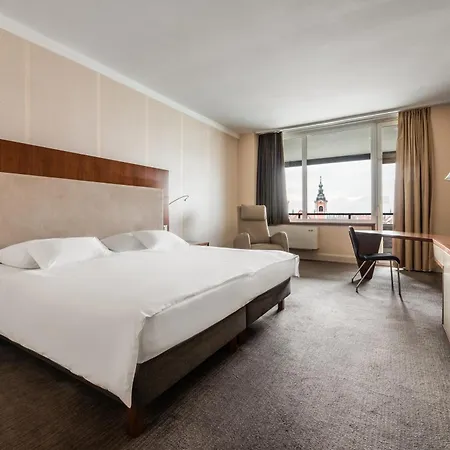 Eurostars Uhotel מלון