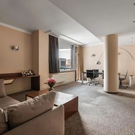 فندق Eurostars Uhotel