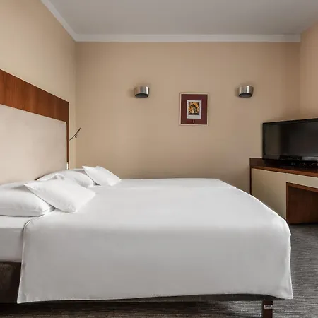 מלון Eurostars Uhotel 4*