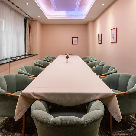 Отель Eurostars Uhotel