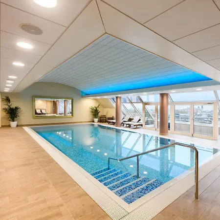 מלון Eurostars Uhotel 4*