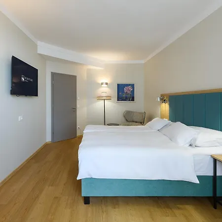 Eurostars Uhotel Hotel 4*