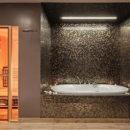 Hotel Eurostars Uhotel 4*