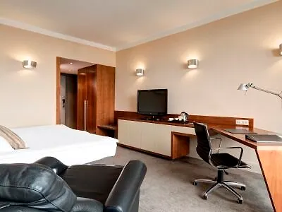 Eurostars Uhotel מלון 4*