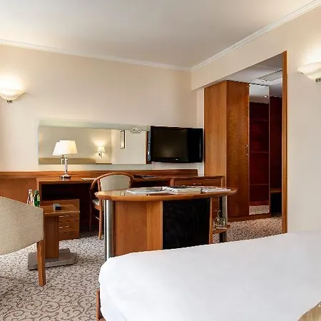 Eurostars Uhotel מלון