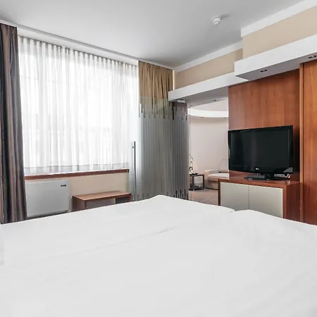 Eurostars Uhotel מלון